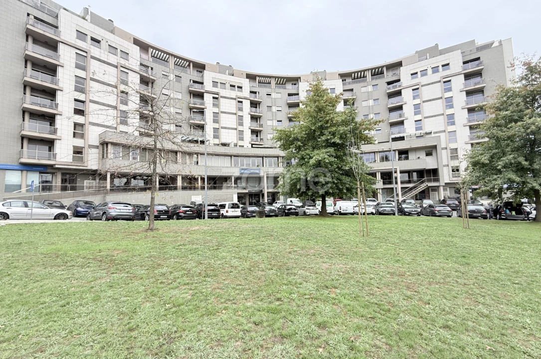 Apartamento T4 para Venda em Antas e Abade de Vermoim Foto 3