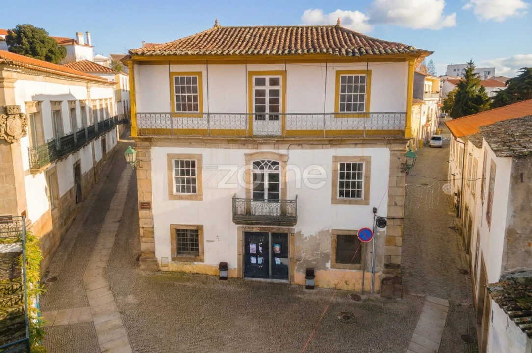 Prédio para Venda em Torre de Moncorvo Foto 50