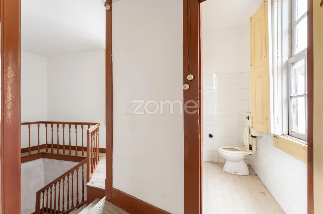 Prédio para Venda em Torre de Moncorvo Foto 24