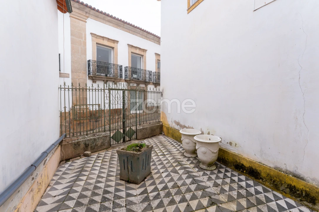 Prédio para Venda em Torre de Moncorvo Foto 33