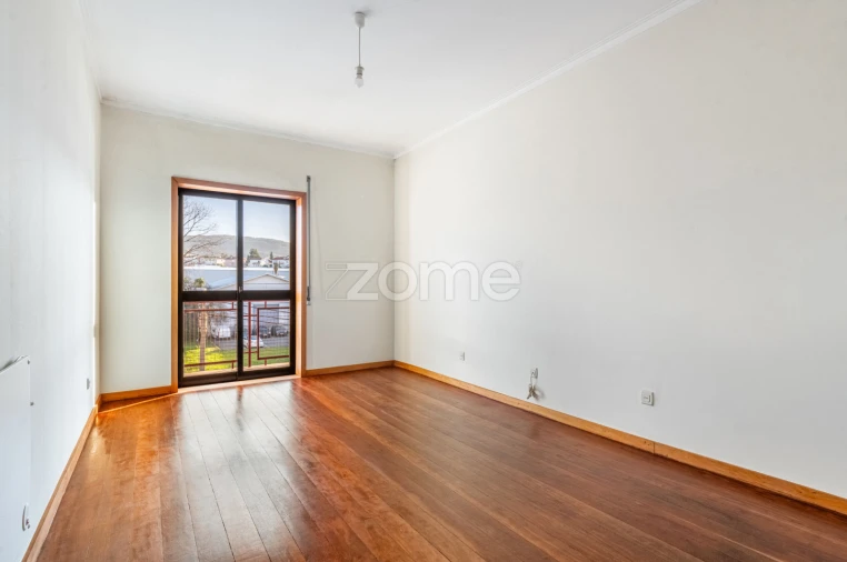 Apartamento T2 para Venda em Nogueira, Fraião e Lamaçães Foto 6