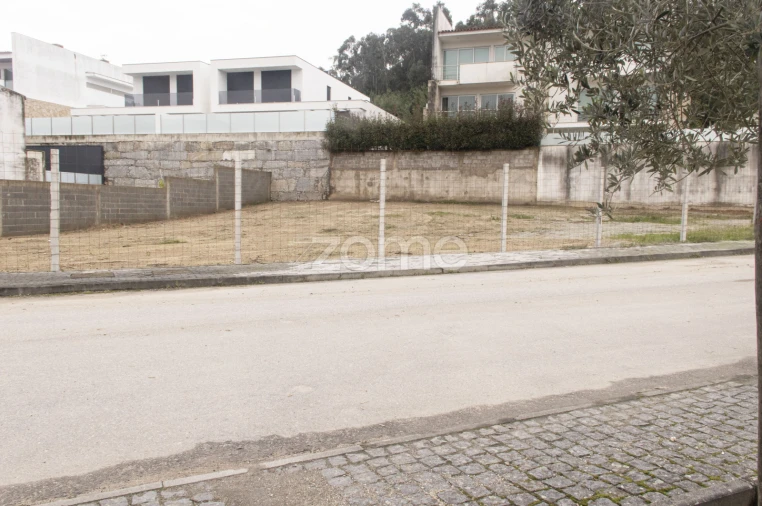 Terreno para Venda em Guisande e Oliveira (São Pedro) Foto 2