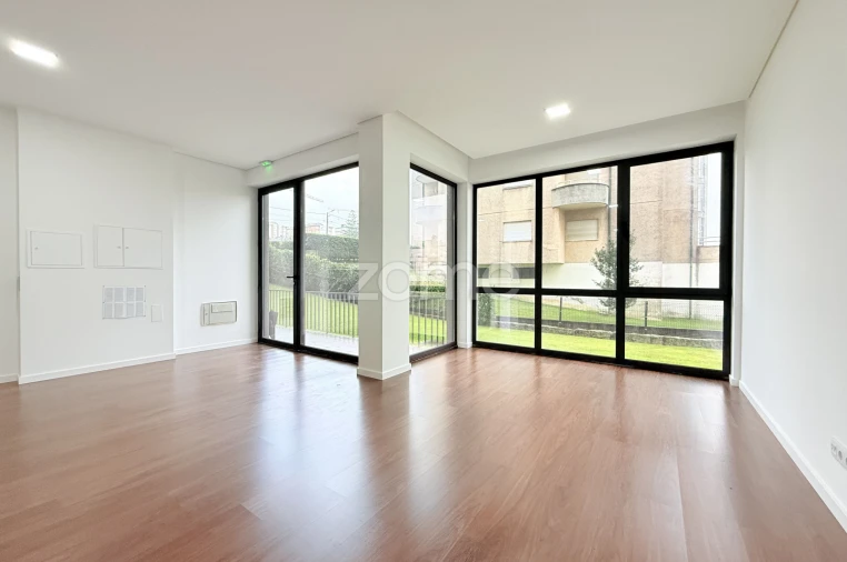 Terreno Comércio / Armazém para Arrendamento em Vila Nova de Famalicão e Calendário Foto 5