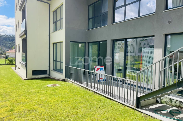 Terreno Comércio / Armazém para Arrendamento em Vila Nova de Famalicão e Calendário Foto 9