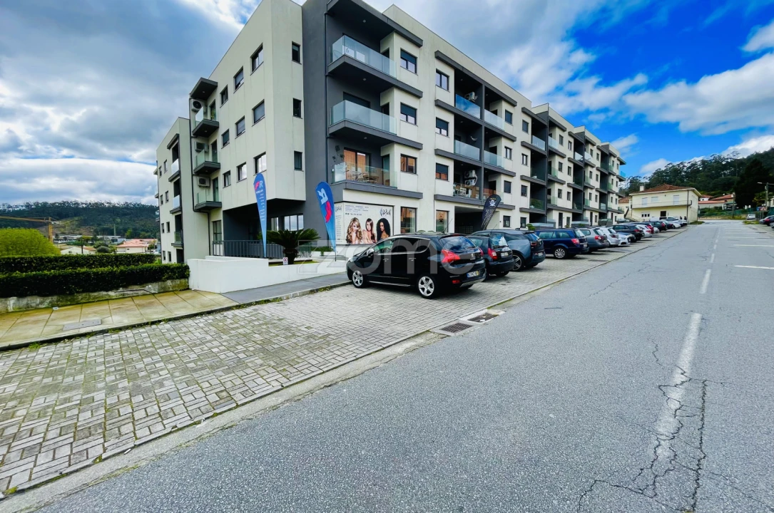 Terreno Comércio / Armazém para Arrendamento em Vila Nova de Famalicão e Calendário Foto 14