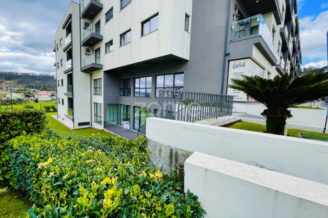 Terreno Comércio / Armazém para Arrendamento em Vila Nova de Famalicão e Calendário Foto 13