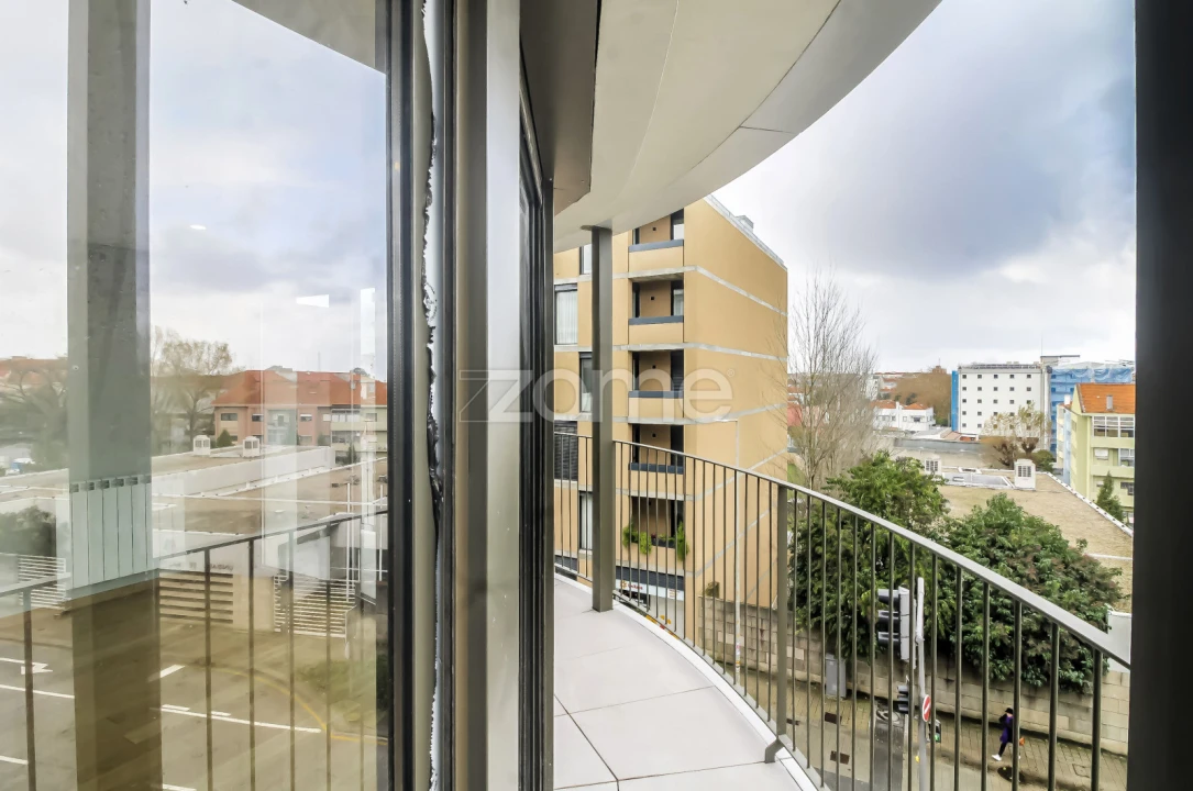 Apartamento T2 para Arrendamento em Paranhos Foto 9