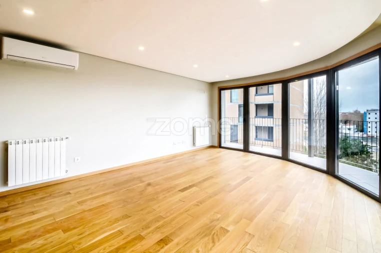Apartamento T2 para Arrendamento em Paranhos Foto 7