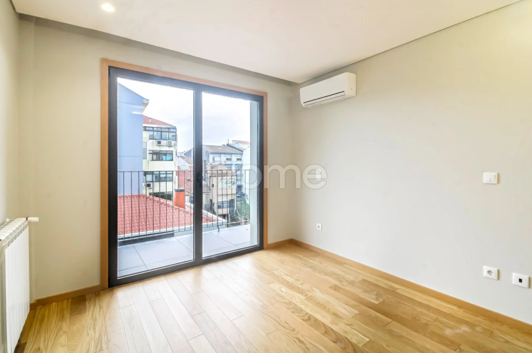 Apartamento T2 para Arrendamento em Paranhos Foto 25
