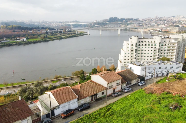 Moradia T6 para Venda em Gondomar (São Cosme), Valbom e Jovim Foto 3