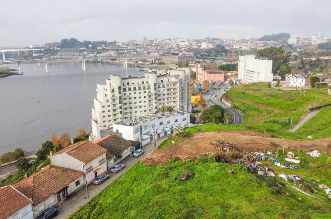 Moradia T6 para Venda em Gondomar (São Cosme), Valbom e Jovim Foto 8