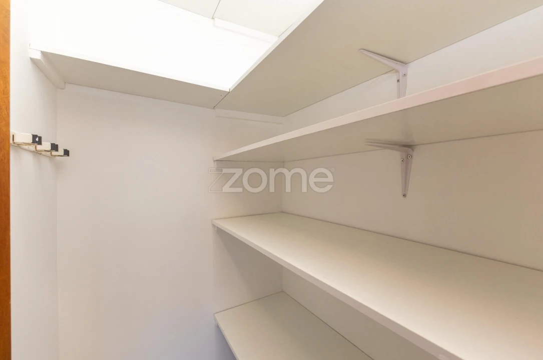 Apartamento T3 para Arrendamento em Ramalde Foto 16