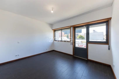 Apartamento T3 para Arrendamento em Ramalde