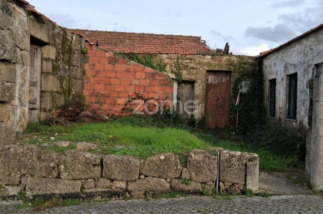 Moradia T5 para Venda em Freigil e Miomães Foto 13