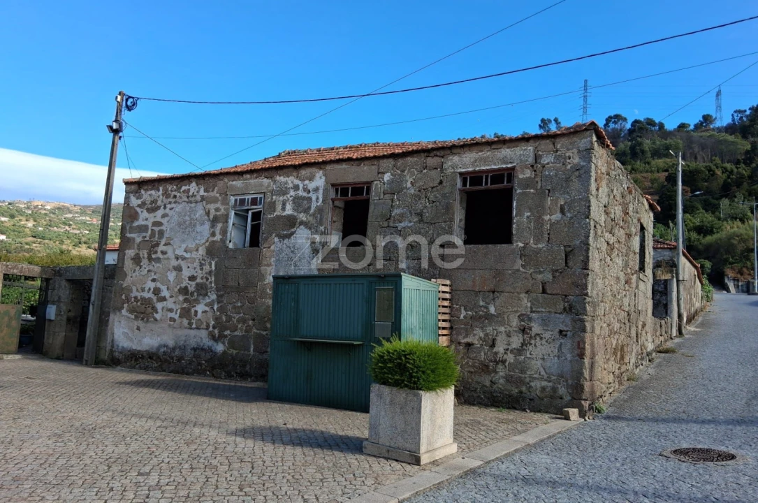 Moradia T5 para Venda em Freigil e Miomães Foto 3