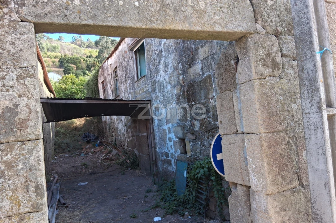 Moradia T5 para Venda em Freigil e Miomães Foto 4