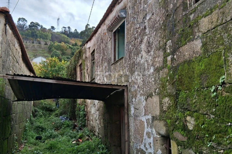 Moradia T5 para Venda em Freigil e Miomães Foto 6