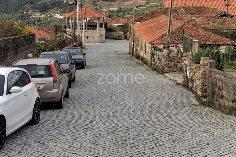 Moradia T5 para Venda em Freigil e Miomães Foto 15