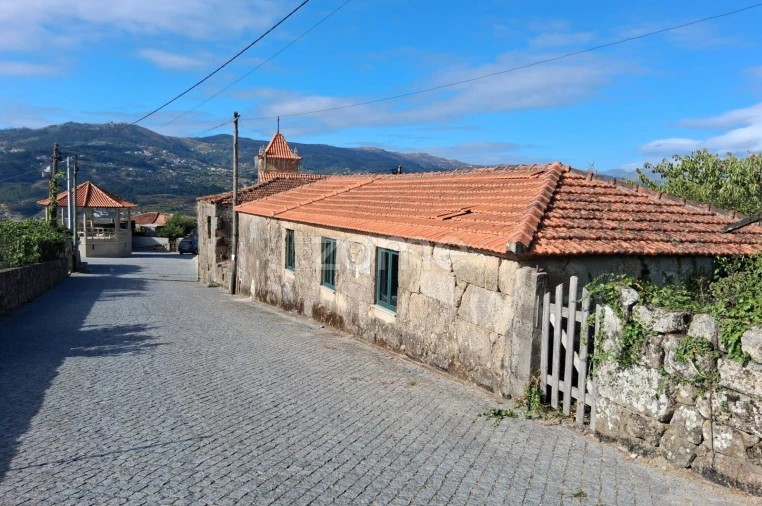 Moradia T5 para Venda em Freigil e Miomães Foto 2