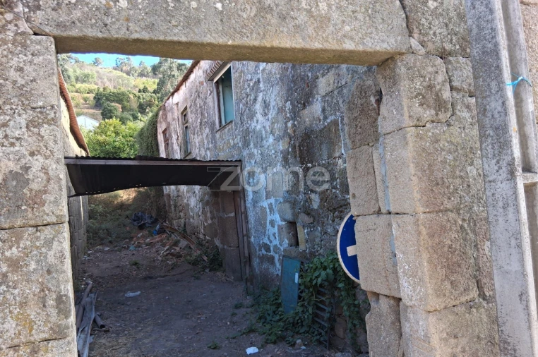 Moradia T5 para Venda em Freigil e Miomães Foto 4