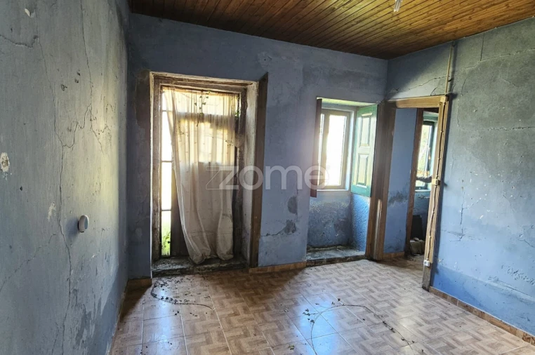 Moradia T5 para Venda em Freigil e Miomães Foto 18