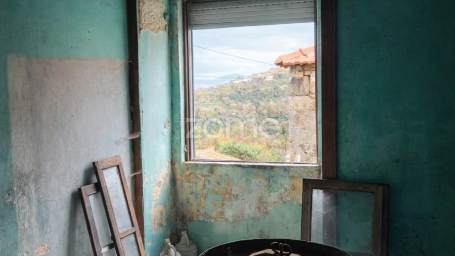 Moradia T5 para Venda em Freigil e Miomães