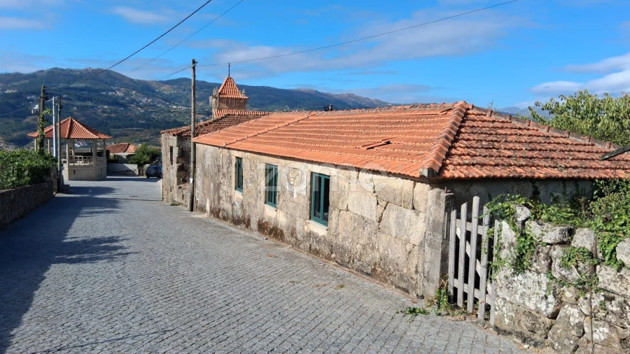 Moradia T5 para Venda em Freigil e Miomães