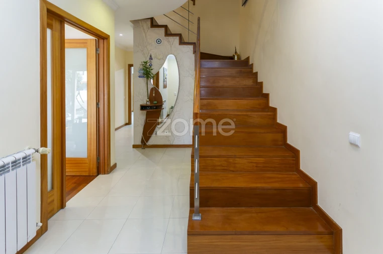 Moradia T4 para Venda em Vila Nova da Telha Foto 4