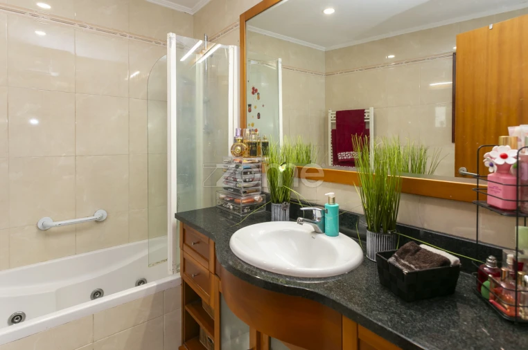 Moradia T4 para Venda em Vila Nova da Telha Foto 26