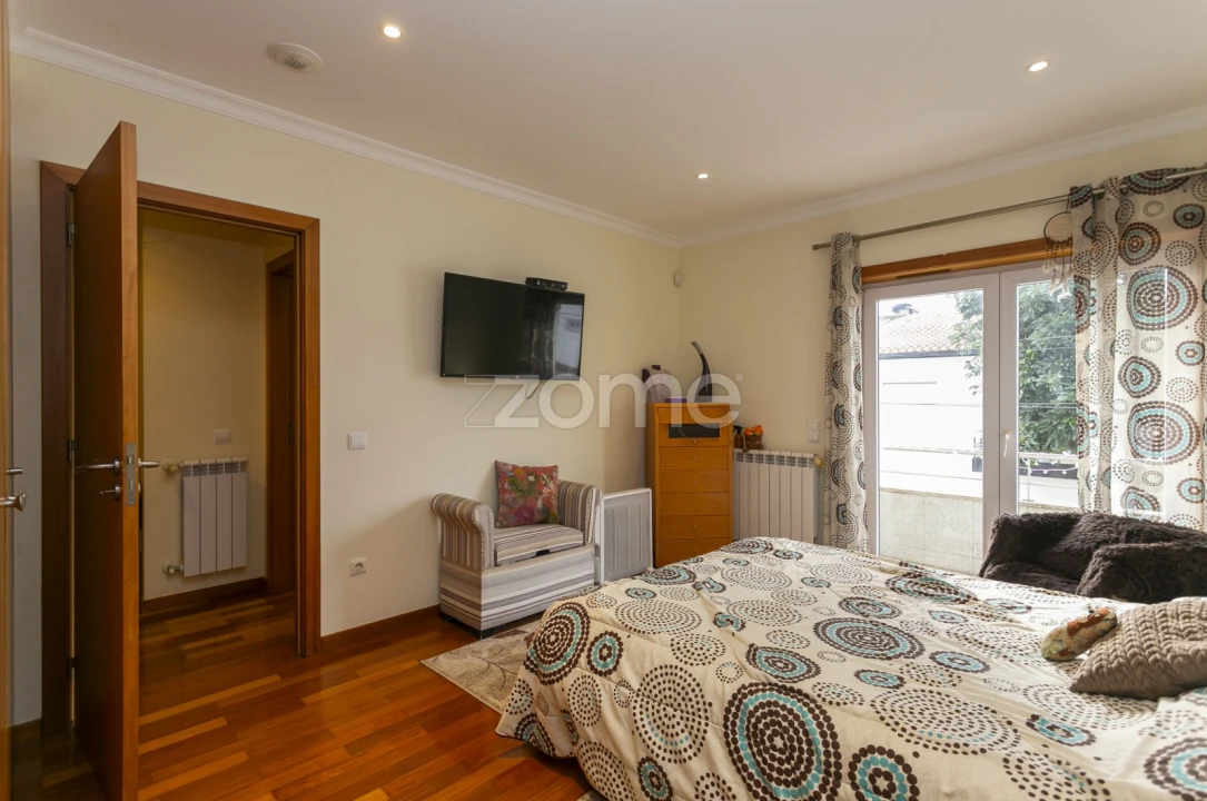 Moradia T4 para Venda em Vila Nova da Telha Foto 23