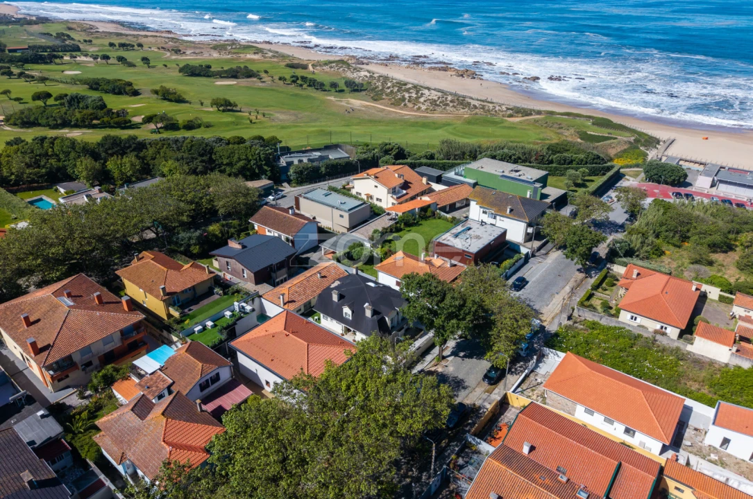 Moradia T3 para Venda em Arcozelo Foto 30