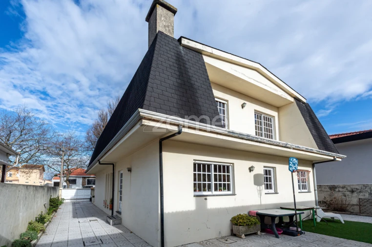 Moradia T3 para Venda em Arcozelo Foto 6