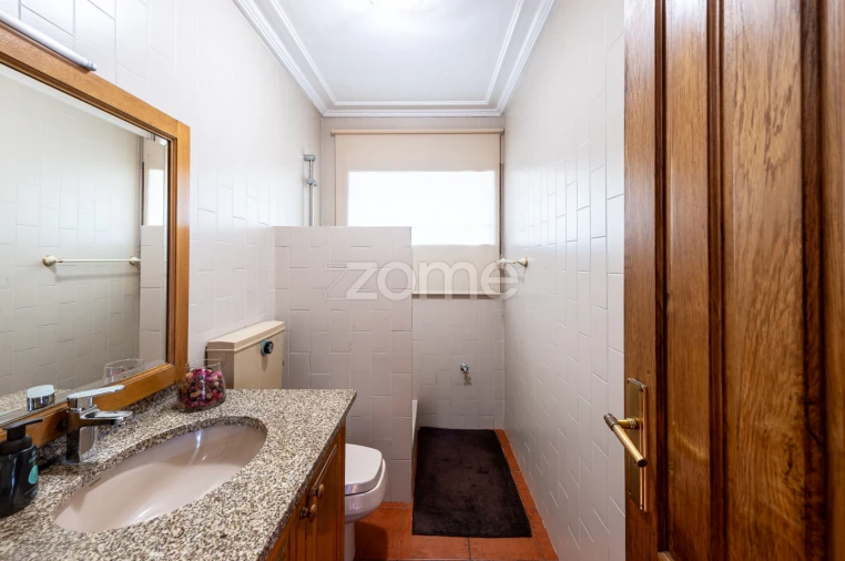 Moradia T3 para Venda em Arcozelo Foto 13