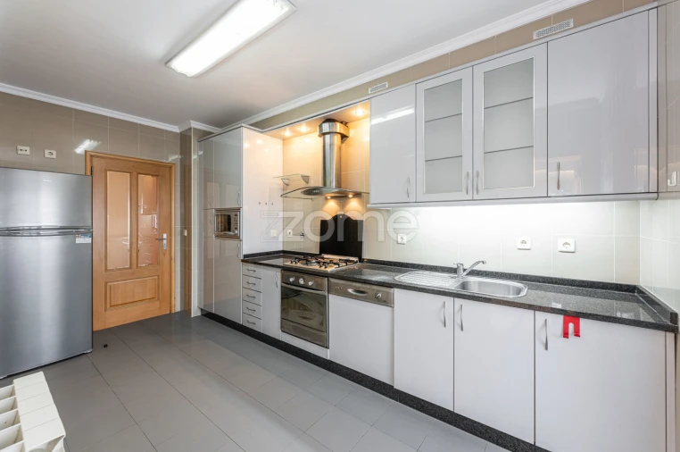 Apartamento T2 para Arrendamento em Gondomar (São Cosme), Valbom e Jovim Foto 15