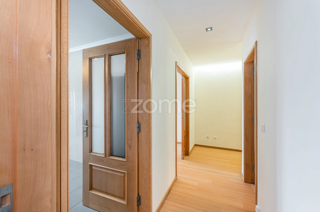 Apartamento T2 para Arrendamento em Gondomar (São Cosme), Valbom e Jovim Foto 11