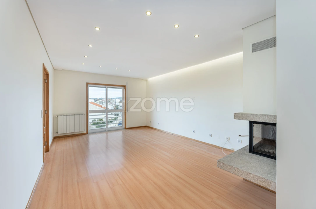 Apartamento T2 para Arrendamento em Gondomar (São Cosme), Valbom e Jovim Foto 6