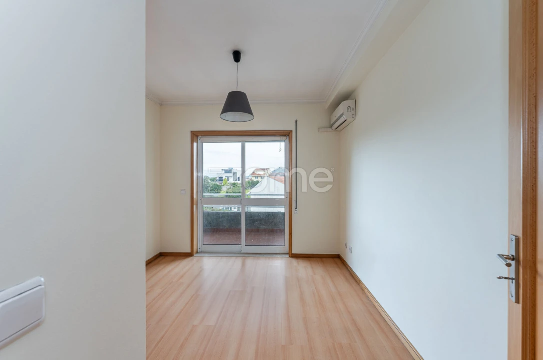 Apartamento T2 para Arrendamento em Gondomar (São Cosme), Valbom e Jovim Foto 32