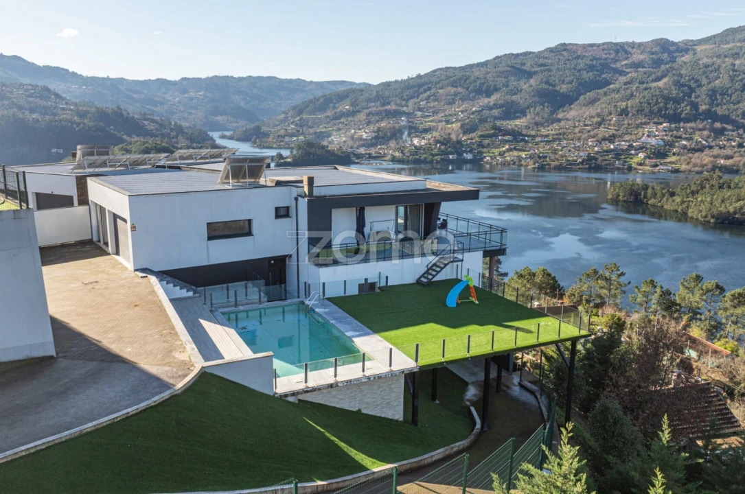 Moradia T4 para Venda em Vilar da Veiga Foto 16