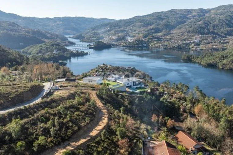 Moradia T4 para Venda em Vilar da Veiga