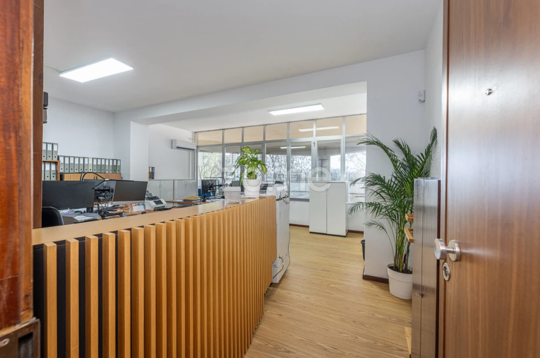 Escritório para Arrendamento em Mafamude e Vilar do Paraíso Foto 16