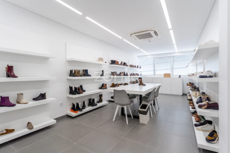 Terreno Comércio / Armazém para Venda em Revinhade Foto 9