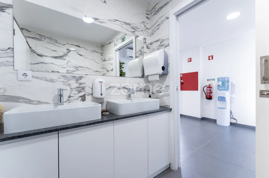 Terreno Comércio / Armazém para Venda em Revinhade Foto 20