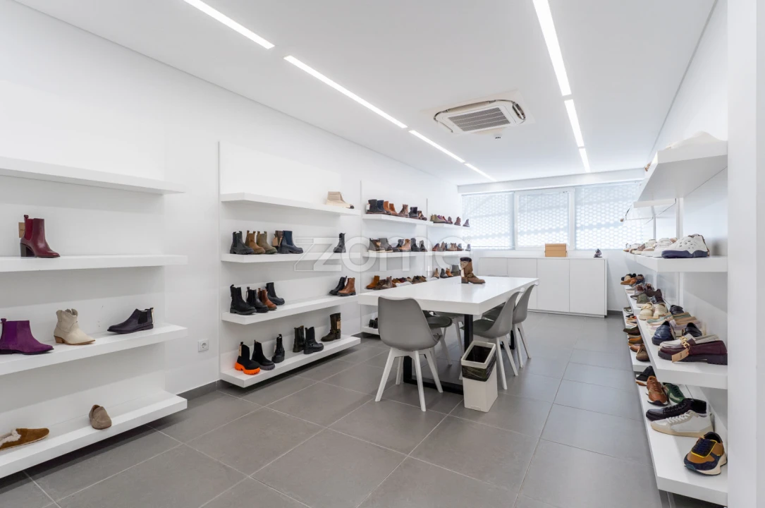 Terreno Comércio / Armazém para Venda em Revinhade Foto 9