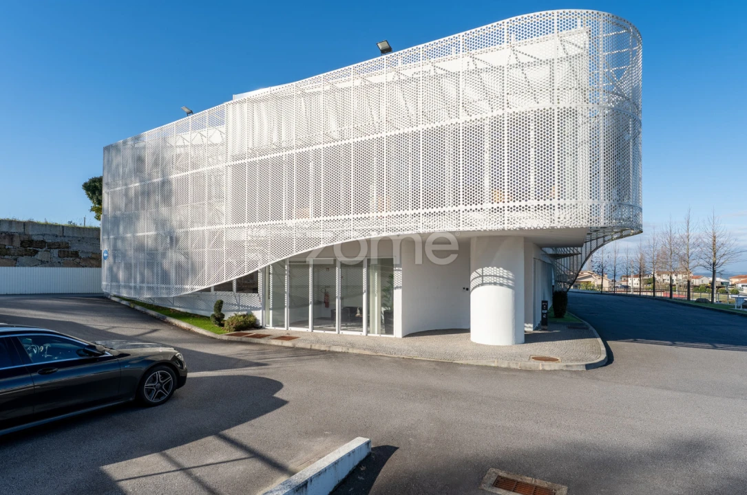 Terreno Comércio / Armazém para Venda em Revinhade Foto 1