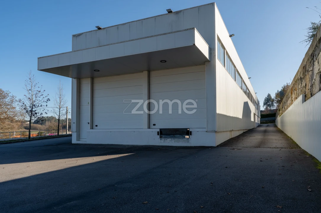 Terreno Comércio / Armazém para Venda em Revinhade Foto 44