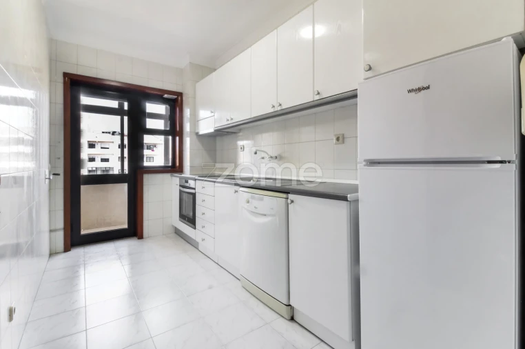 Apartamento T1 para Arrendamento em Ramalde Foto 2