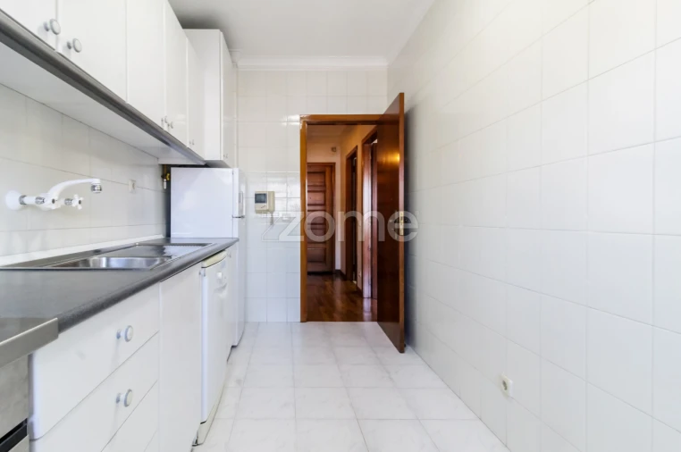 Apartamento T1 para Arrendamento em Ramalde Foto 4