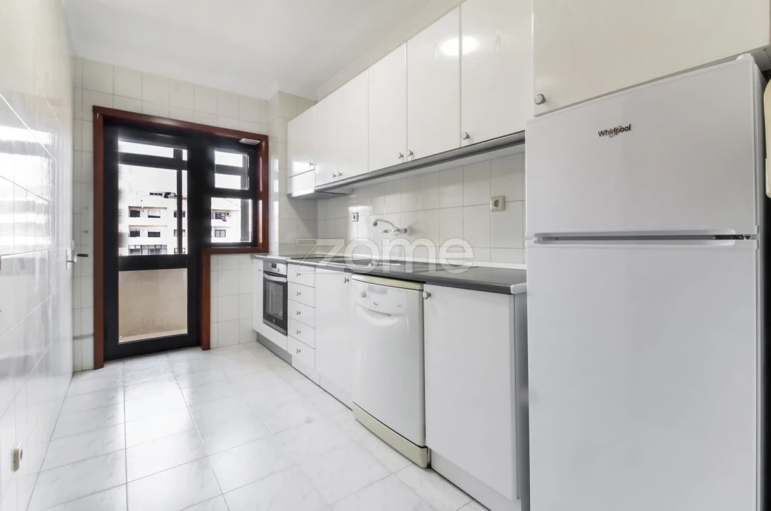 Apartamento T1 para Arrendamento em Ramalde Foto 2