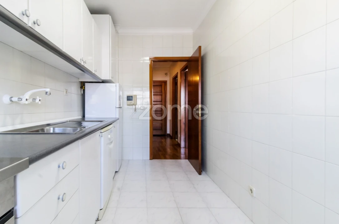 Apartamento T1 para Arrendamento em Ramalde Foto 4