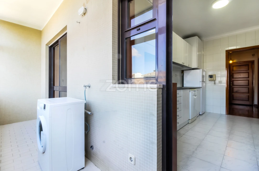 Apartamento T1 para Arrendamento em Ramalde Foto 5